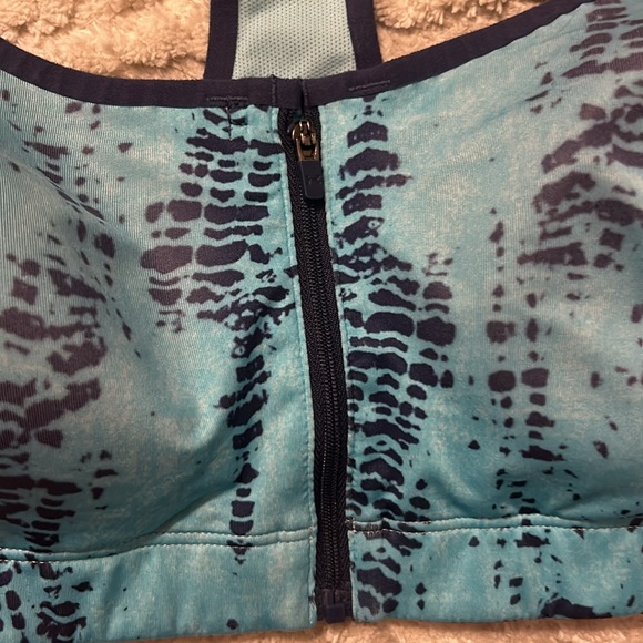 Under Armour Compression Sports Bra Zip Up Front Size 32DD Heat Gear Workout - Picture 4 of 6
